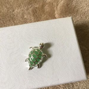 Silver and green stone turtle pendant